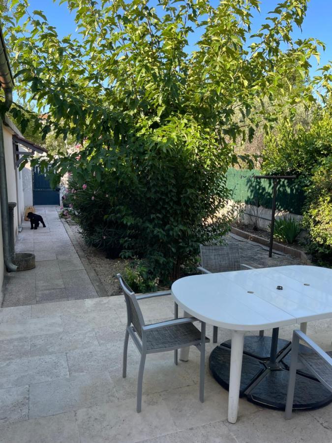 Petite Maison Pres Du Centre LʼIsle-sur-la-Sorgue Екстериор снимка